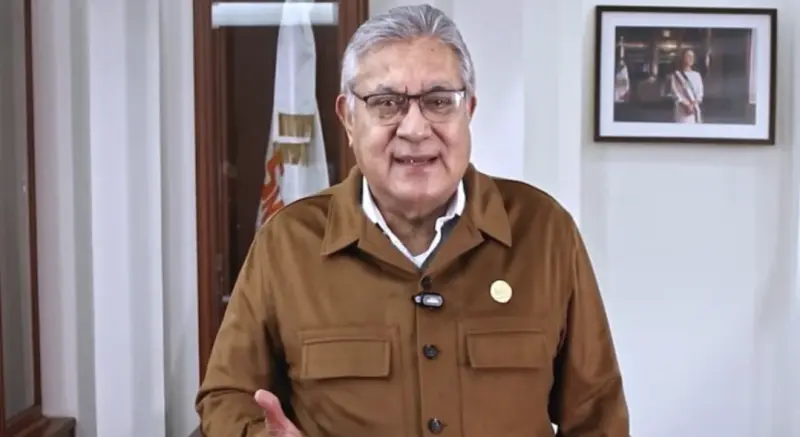 Coahuila: maestros recriminan a líder del SNTE que vuele en jet mientras el magisterio tiene carencias