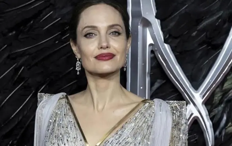 Cierra Angelina Jolie capítulo con Brad Pitt