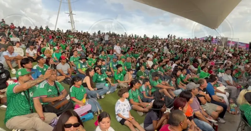 La pasión por el futbol la viven miles de fronterizos en los plazas y los parques públicos