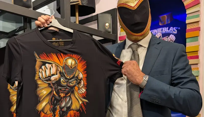 Tinieblas Jr. lleva su icónica máscara a una nueva colección inspirada en la lucha libre