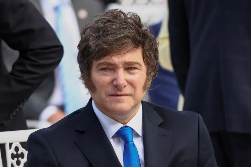 Javier Milei firma decreto que permite rechazar o expulsar extranjeros por mensajes de odio contra Argentina