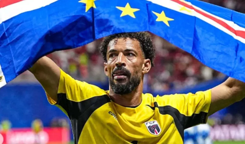Vozinha encuentra premio a su Mundial y jugará en el histórico Colo Colo