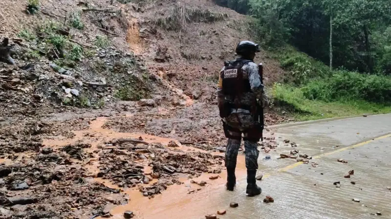 Lluvias provocan derrumbes y cierre de carreteras en las altas montañas