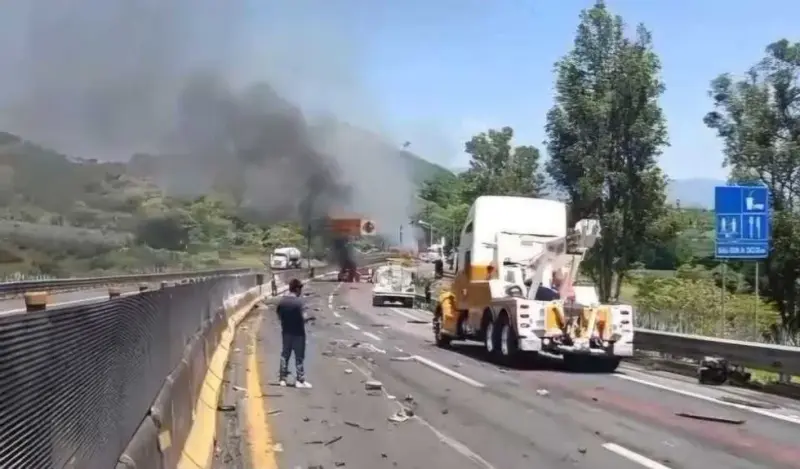 Confirman nueve muertos, dos de ellos menores, en choque de la Guadalajara–Tepic