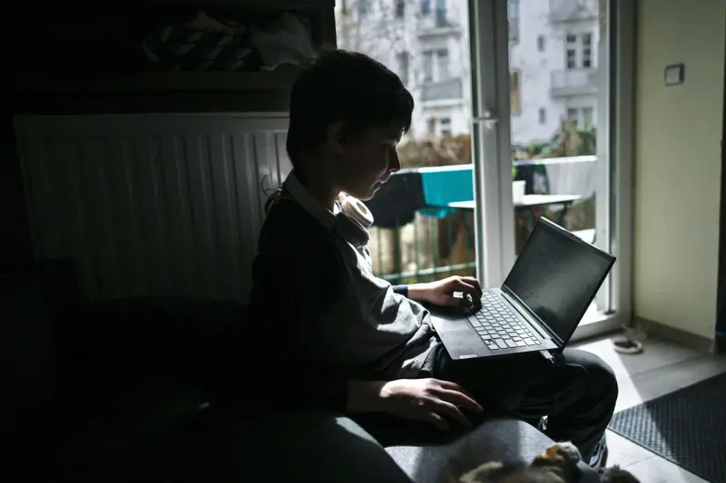 Las redes sociales prometen proteger a menores, pero sus controles fallan