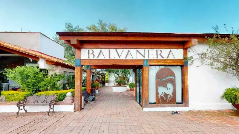 Investigan robo en tres viviendas del Club de Polo Balvanera