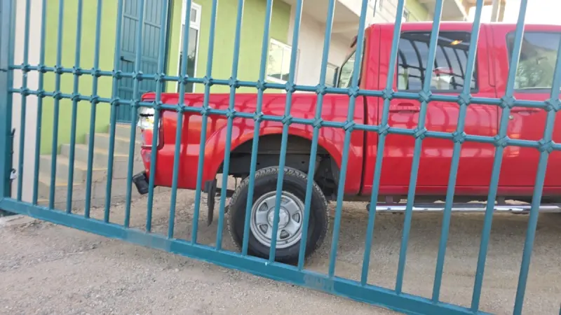 Se movió el freno de mano y vino la tragedia: Muere niño arrollado en su casa
