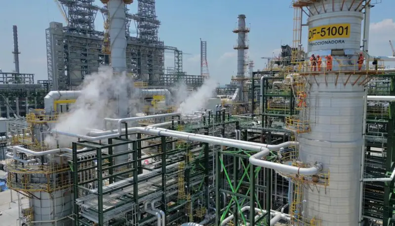 Incidente en refinería Olmeca fue emisión de vapor: Pemex