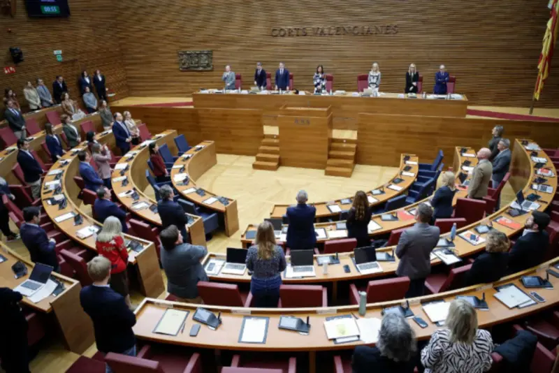 Vox incendia Les Corts con un micro abierto: filtraciones e insultos a una diputada del PSOE