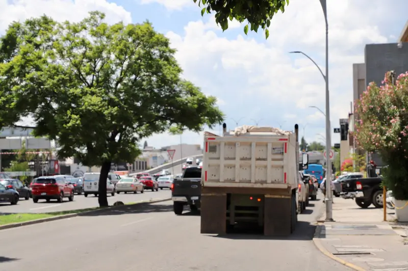 Disminuye 60 por ciento aforo vehicular en BBQ, por obras del tren México Querétaro