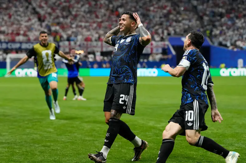 Argentina va por el bicampeonato del mundo tras remontada legendaria ante Inglaterra