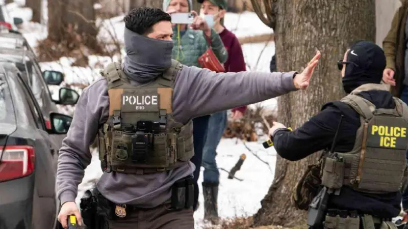 Legislativo condena las muertes por ICE