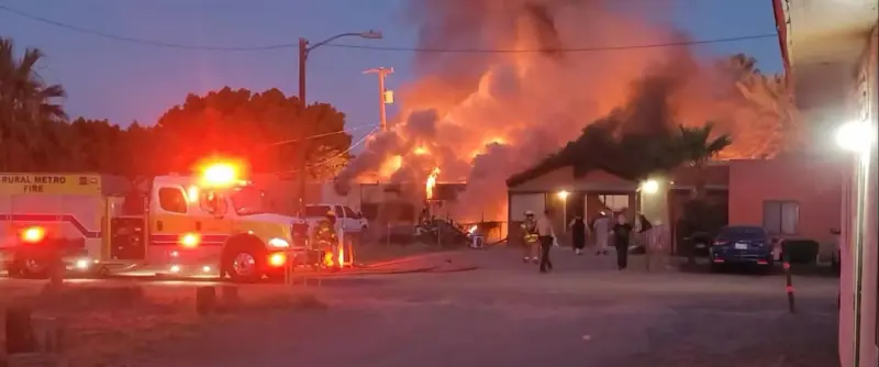 Incendio consume dos viviendas y un vehículo en el condado de Yuma