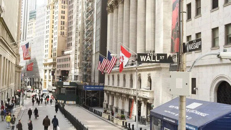 Wall Street cae por tensión en estrecho de Ormuz: Nasdaq pierde 1.55%