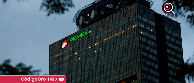 Jubilados se manifiestan en Torre de Pemex contra tope a pensiones doradas