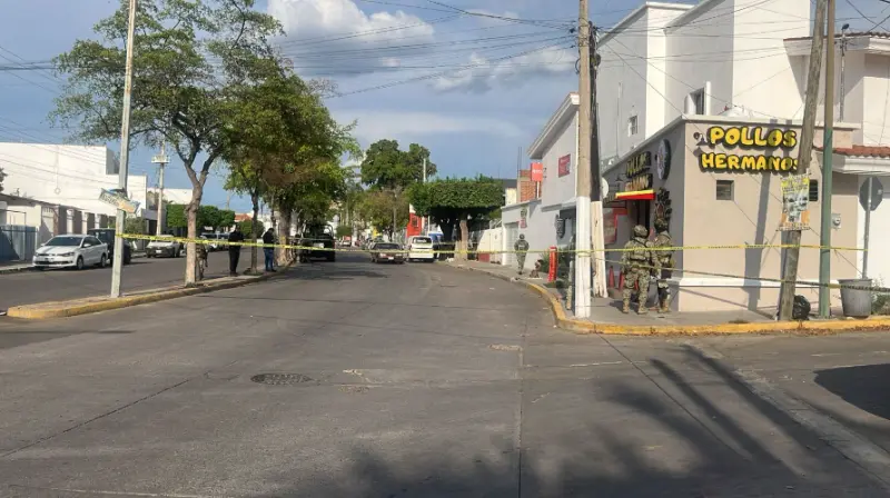Matan a balazos a mujer dentro de negocio de pollos en Culiacán