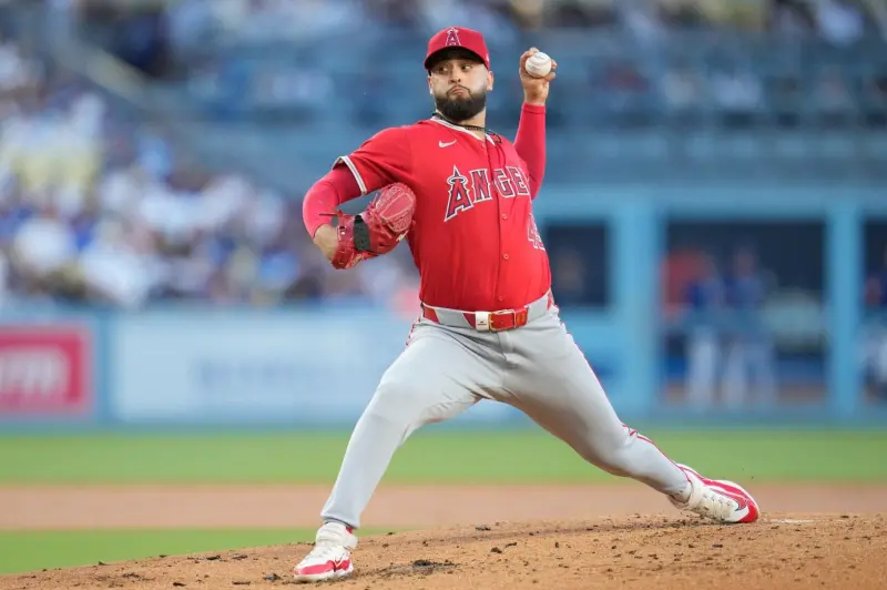 Los Boston Red Sox activan al pitcher mexicano Patrick Sandoval en plena crisis de lesiones
