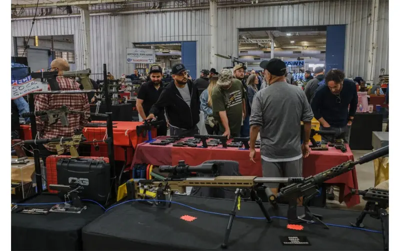 Trump revoca decenas de regulaciones sobre armas de fuego