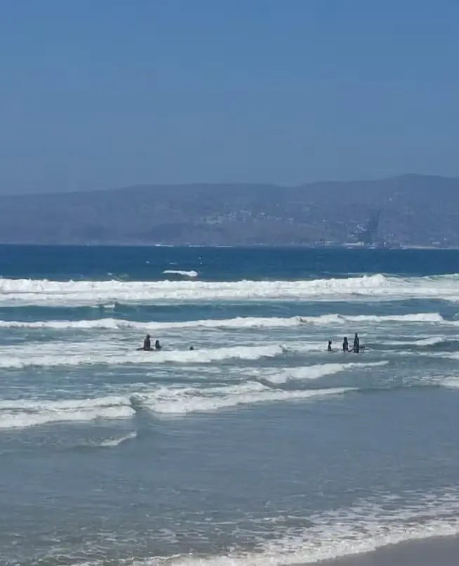 Rescatan a cuatro personas atrapadas en corriente de retorno en Playa Cactus de Ensenada