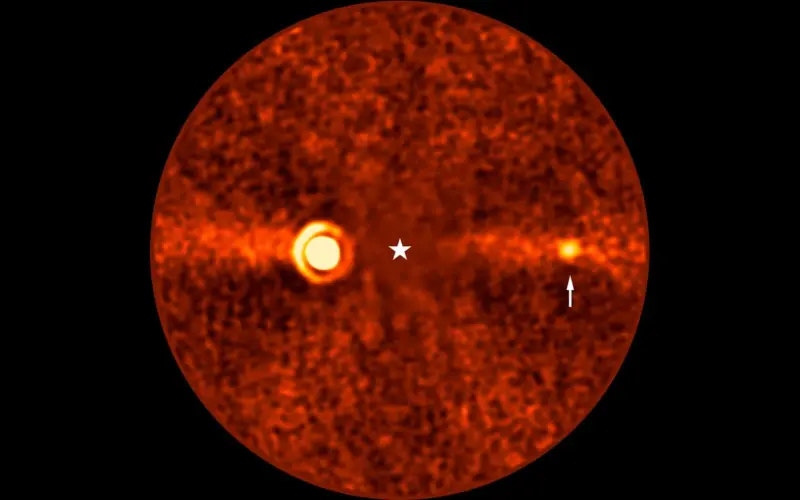 Como una luciérnaga en un estadio: capturan el exoplaneta más tenue jamás fotografiado desde la Tierra