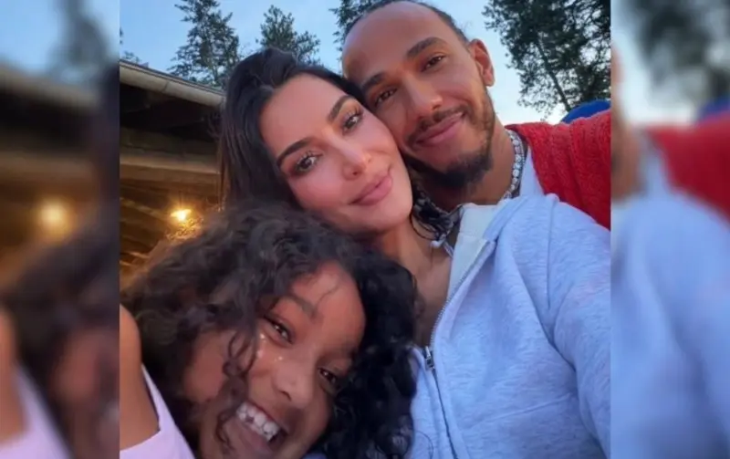 Presume Kim Kardashian vacaciones con Lewis Hamilton