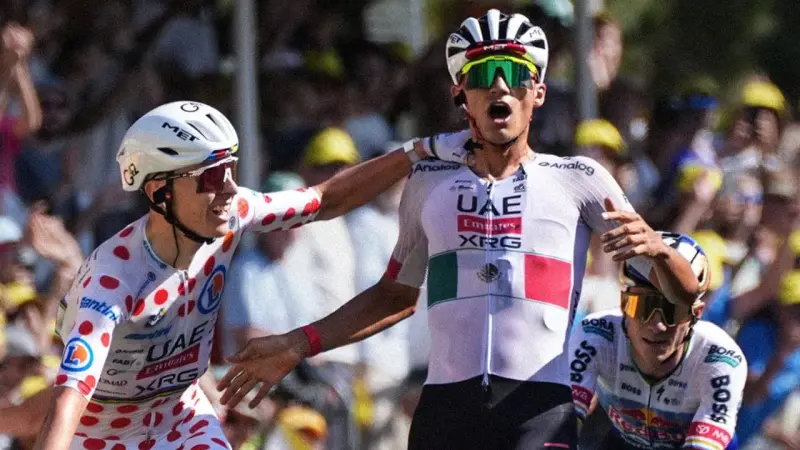 Isaac del Toro rompe en llanto tras conquistar la segunda etapa del Tour de Francia