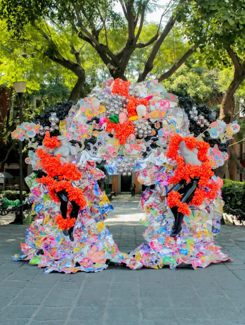 De la basura al museo: el sorprendente barroco hecho con objetos de uso diario