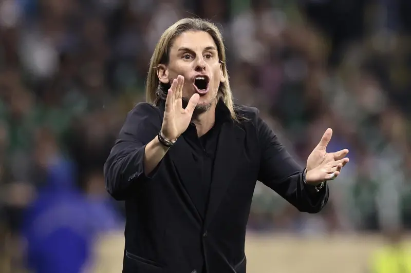Sebastián Beccacece encabeza lista de siete DTs fuera del Mundial 2026