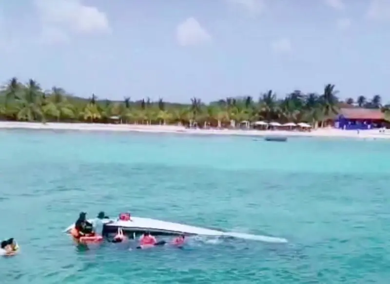 Se hunde embarcación turística frente a Cozumel; activan operativo de rescate