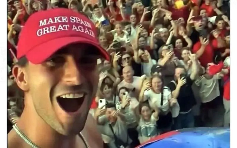 Responde Casa Blanca a gorra de Ferrán Torres