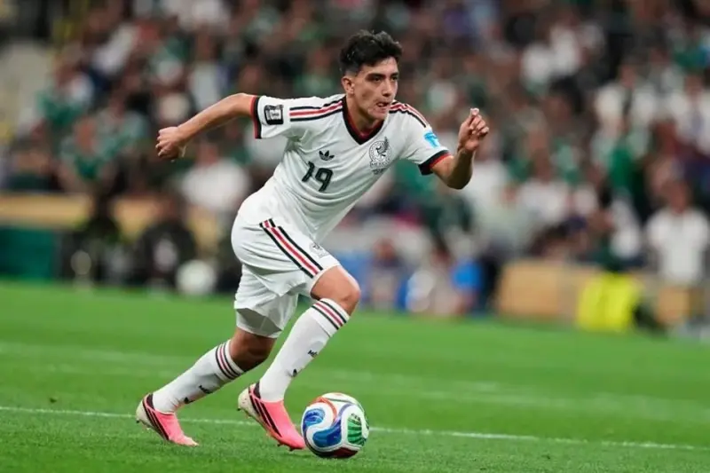 Va Gilberto Mora de inicio ante Ecuador
