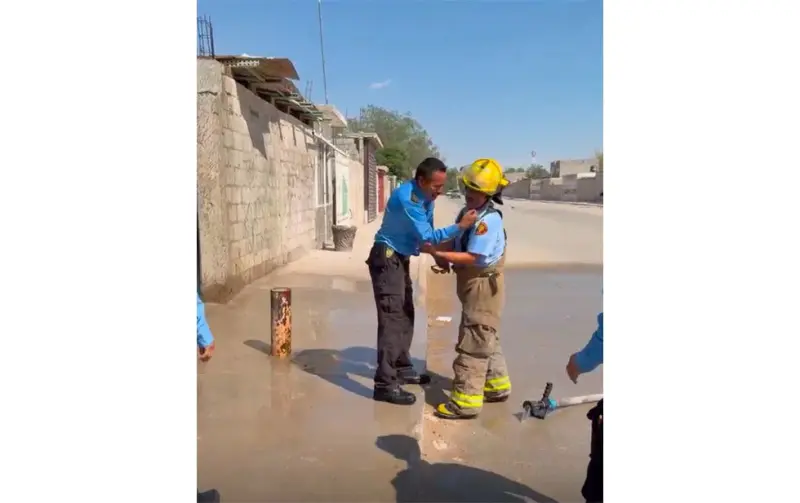 Se retira el teniente de Bomberos Enoc García tras 26 años de servicio