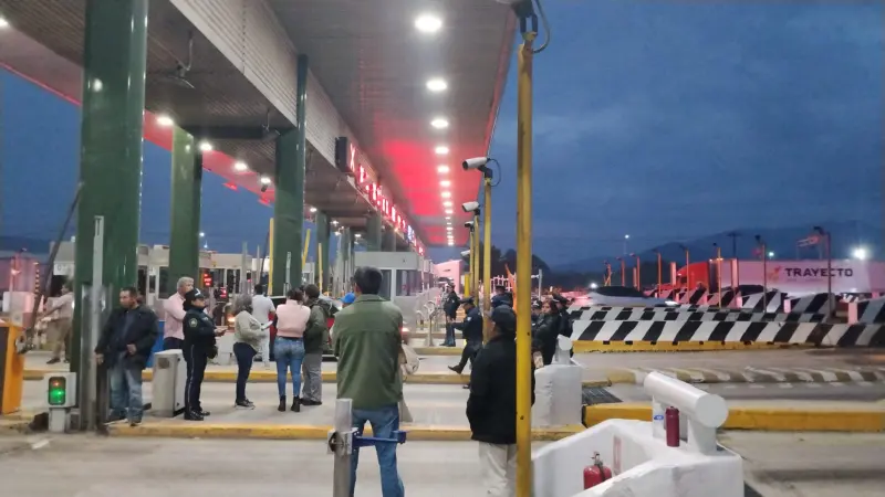 Recrudecen vecinos protestas y liberan caseta de Tepotzotlán; piden diálogo