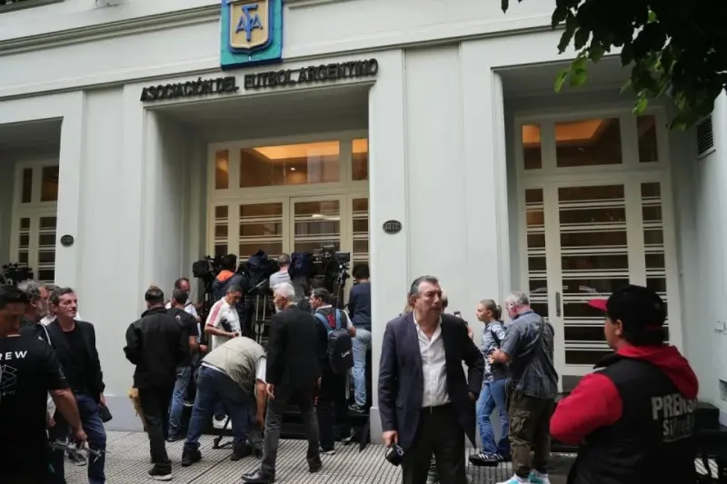 Está la AFA en medio del ciclón
