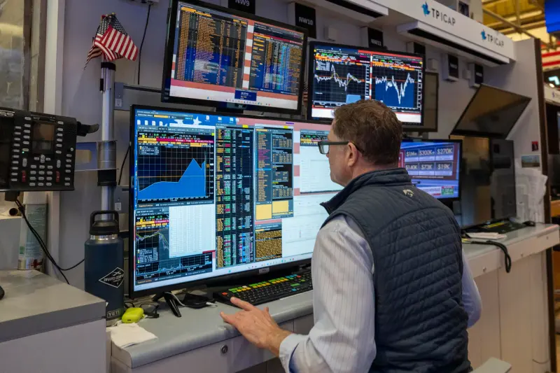 Wall Street es impulsada por tecnológicas: Nasdaq sube 0.62%