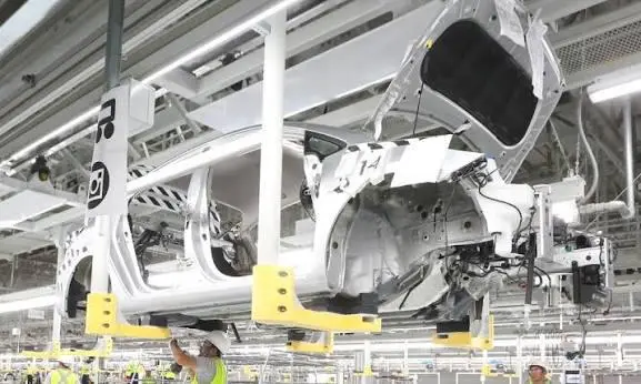 Moody’s advierte de riesgos de proveedores de la industria automotriz