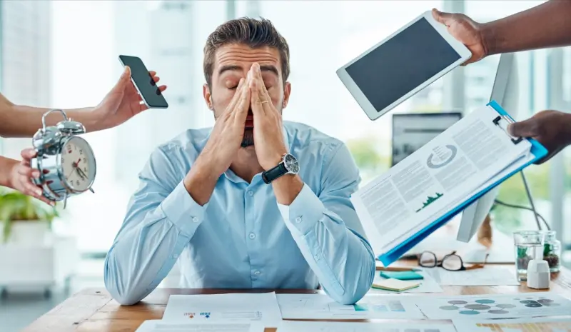 Salud mental masculina, lo que el silencio le cuesta a la empresa