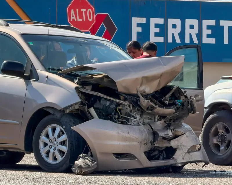 Adolescente de 13 años resulta grave tras choque en Gómez Morín y carretera Santa Isabel