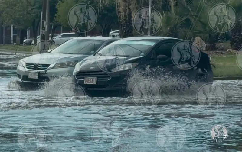 Lluvia provoca encharcamientos e inundaciones en varias vialidades de Juárez