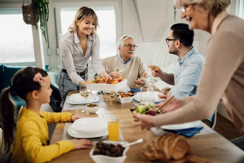 Comidas sin familia, una tendencia que preocupa