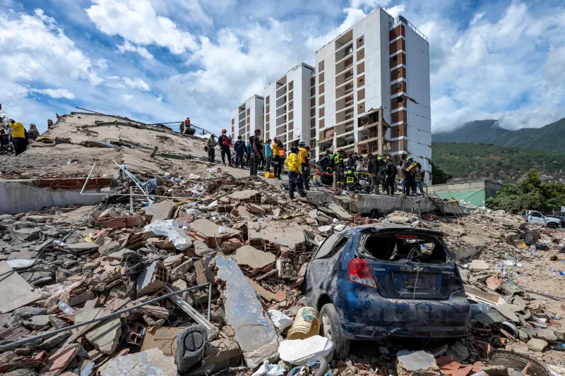 Venezuela eleva a 4 mil 333 los muertos por los terremotos; rescatan 215 cuerpos más entre escombros de La Guaira