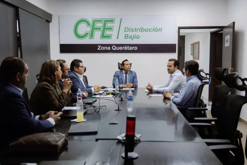 Tras quejas ciudadanas, Mauricio Cárdenas sostiene mesa de trabajo con la CFE