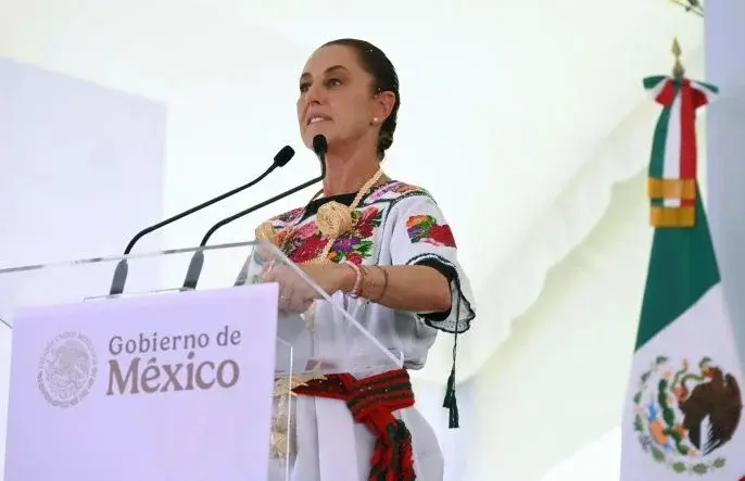 Claudia Sheinbaum entrega tarjetas de la Pensión Mujeres Bienestar en Michoacán