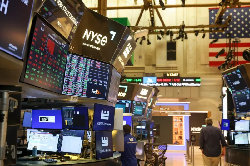 Wall Street ‘sonríe’ por los datos de inflación en EU: Nasdaq gana 0.90%