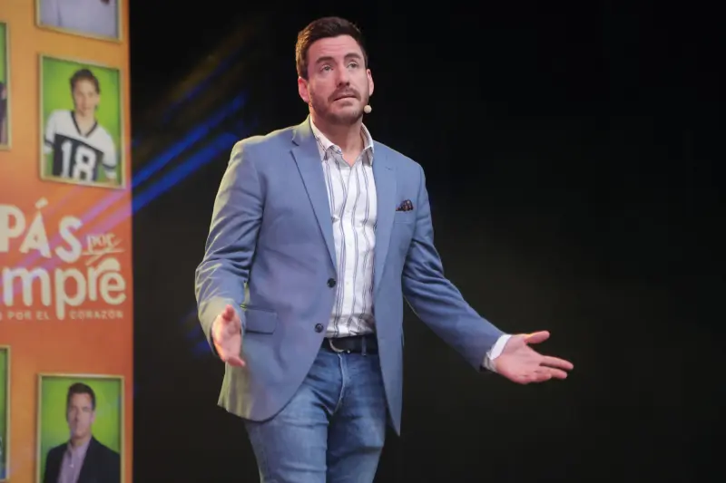 Juan Diego Covarrubias confirma que se divorcia de Renata Haro y pide frenar los ataques