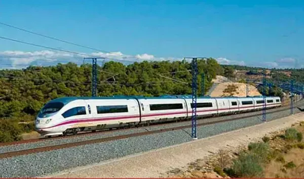 Denuncian fallas en el Tren Maya en ruta Mérida-Cancún; usuarios señalan falta de información