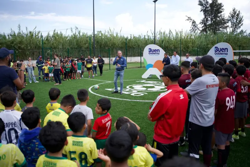 Entrega Gobierno de Zamora 2 nuevas canchas de Futbol 5