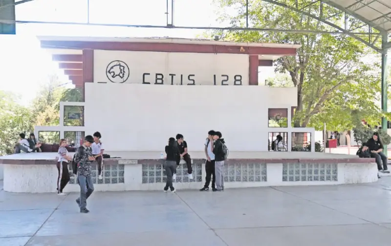 Permanecen 311 sin lugar en prepas
