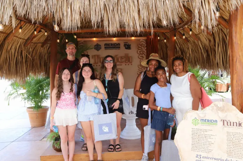 Feria Tunich recibe a viajeros de crucero y fortalece el turismo comunitario