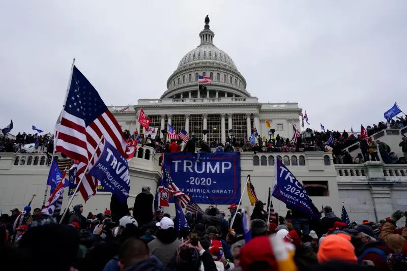 Trump vuelve a denunciar fraude en las elecciones de 2020, pero sus documentos no prueban que se alterara el resultado
